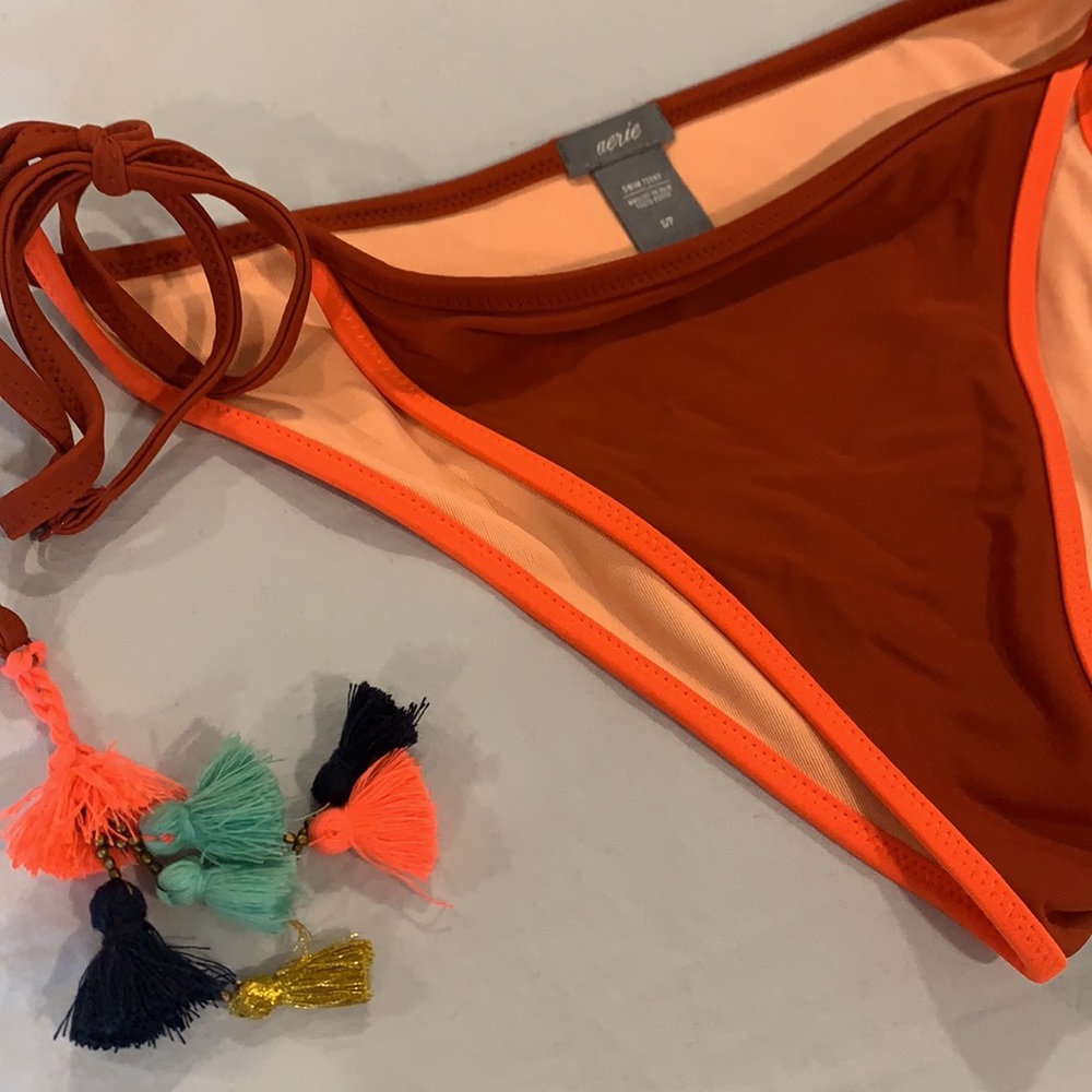 Bikini - Picture 2 of 2